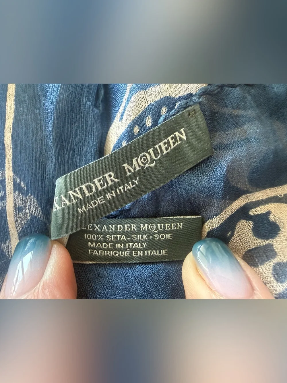 AlexanderMcqueen 100% silk wrap / scarf blue white skulls